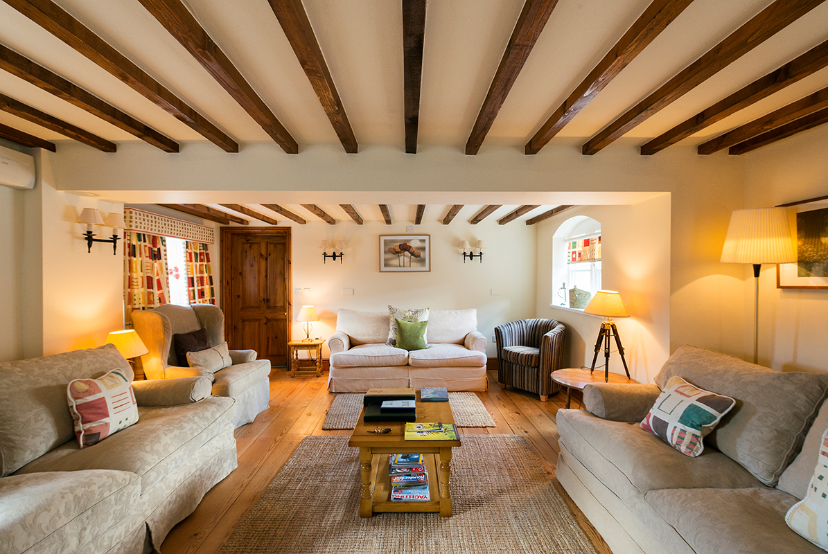 Upper Rectory Farm Cottages - lots of deep comfy sofas in the lounges